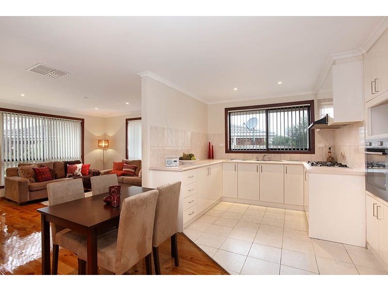 2/8 Bond Court, Meadow Heights VIC 3048