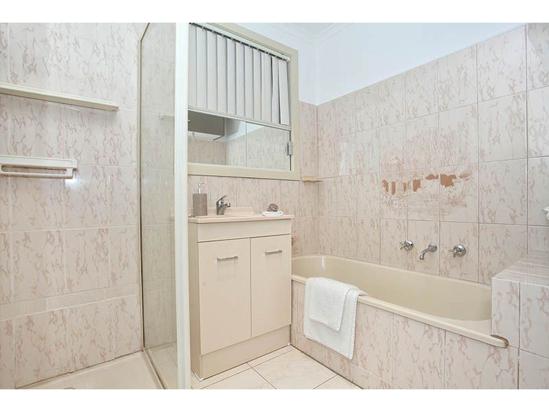 2/8 Bond Court, Meadow Heights VIC 3048