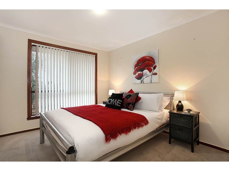 2/8 Bond Court, Meadow Heights VIC 3048