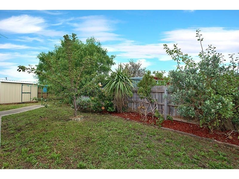 2/8 Bond Court, Meadow Heights VIC 3048