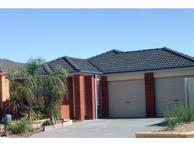 17 Crossdale Green, Craigieburn VIC 3064