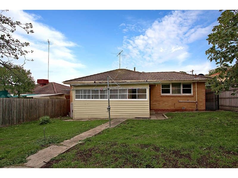 80 Valley Crescent, Glenroy VIC 3046