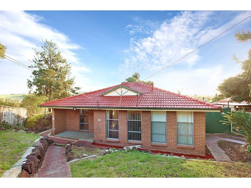 27 Hendricks Crescent, Jacana VIC 3047