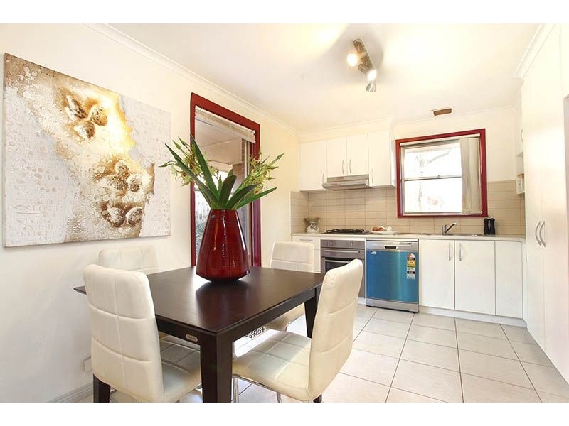 27 Hendricks Crescent, Jacana VIC 3047