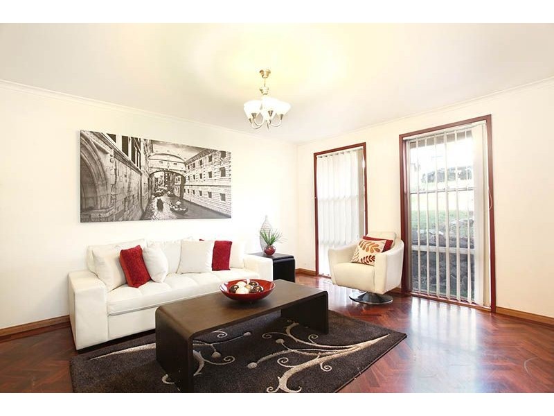 27 Hendricks Crescent, Jacana VIC 3047