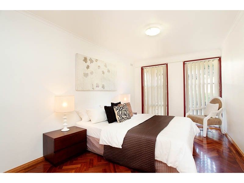 27 Hendricks Crescent, Jacana VIC 3047