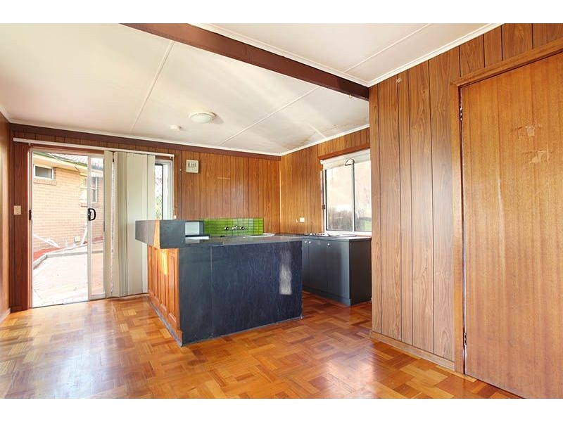 27 Hendricks Crescent, Jacana VIC 3047