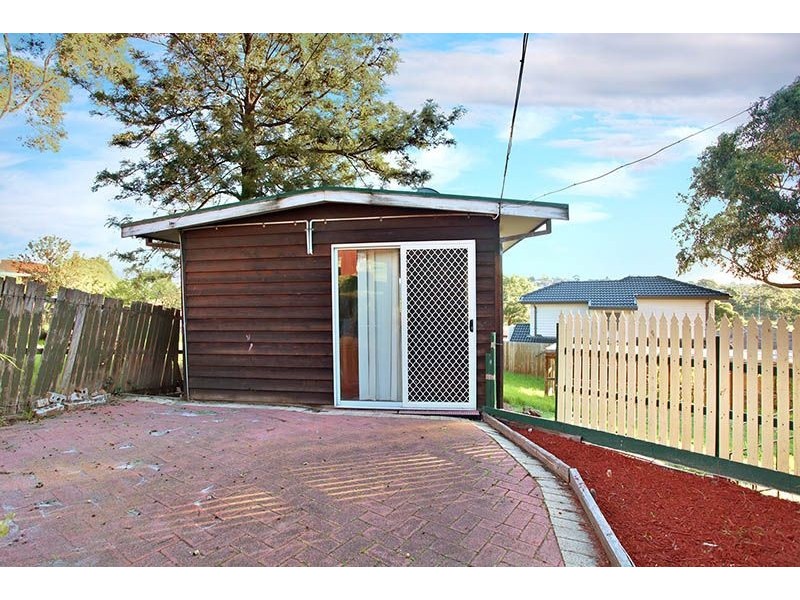 27 Hendricks Crescent, Jacana VIC 3047