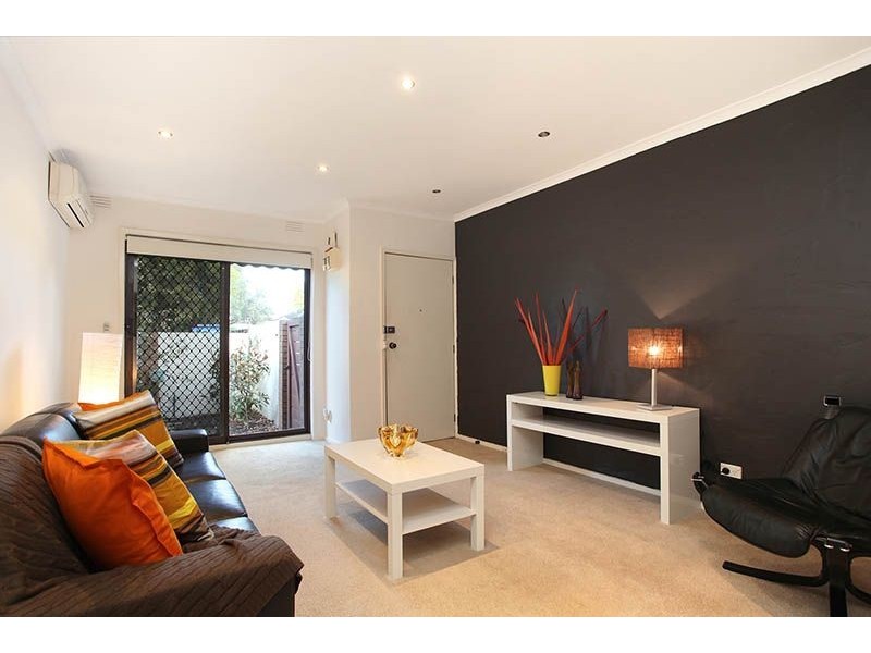 2/18 Acacia Street, Glenroy VIC 3046