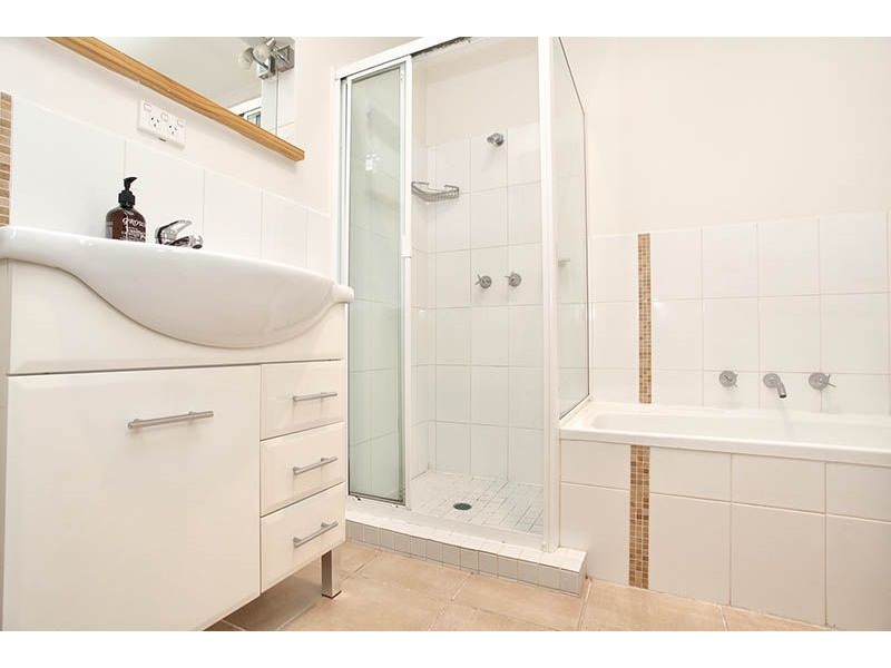 2/18 Acacia Street, Glenroy VIC 3046