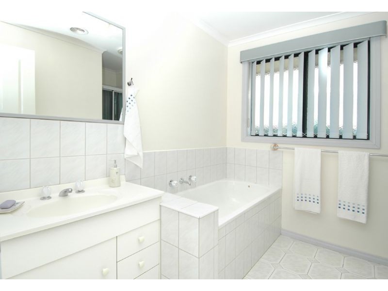 9B Rokewood Crescent, Meadow Heights VIC 3048