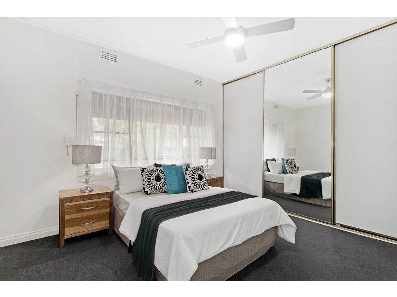 1/8 Lake Avenue, Pascoe Vale VIC 3044