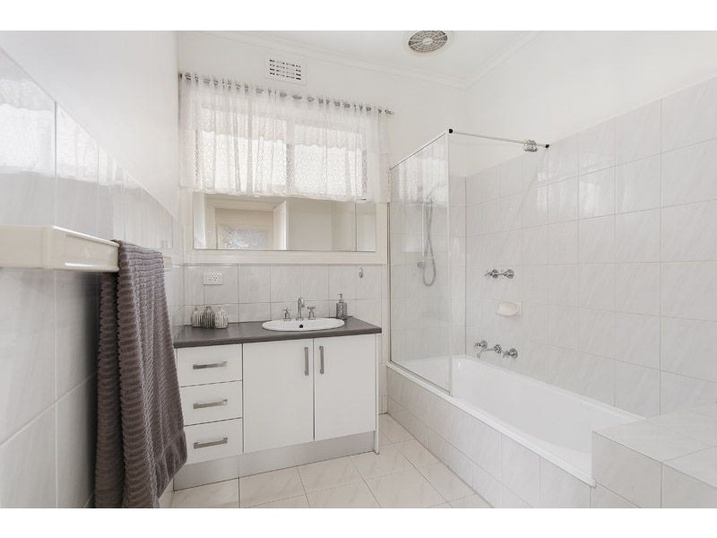 1/8 Lake Avenue, Pascoe Vale VIC 3044