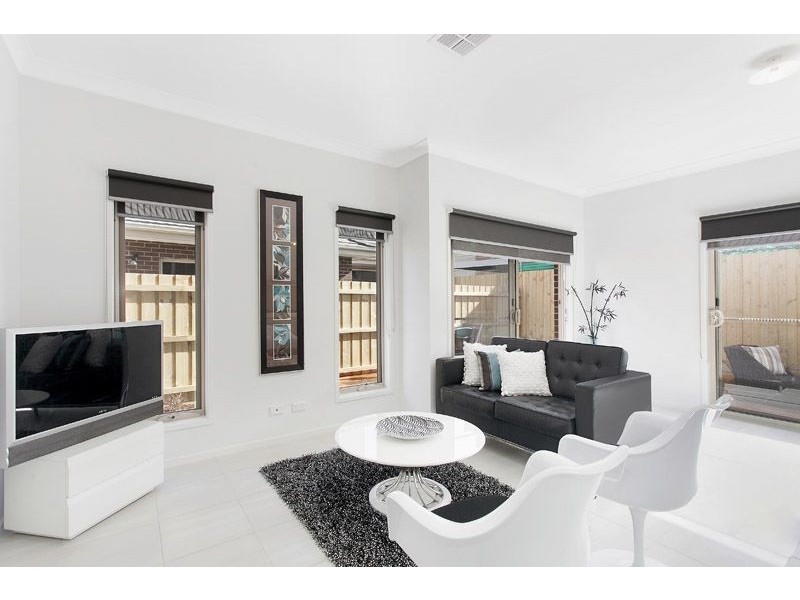 2/2 Maude Avenue, Glenroy VIC 3046