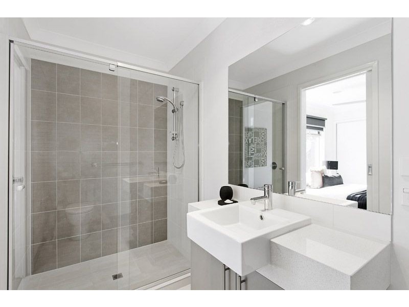 2/2 Maude Avenue, Glenroy VIC 3046