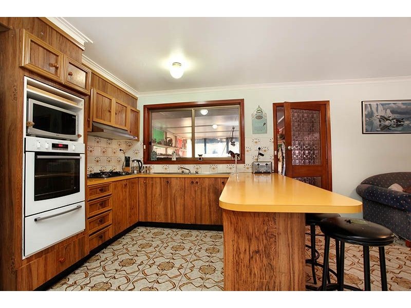18 Curtin Avenue, Hadfield VIC 3046