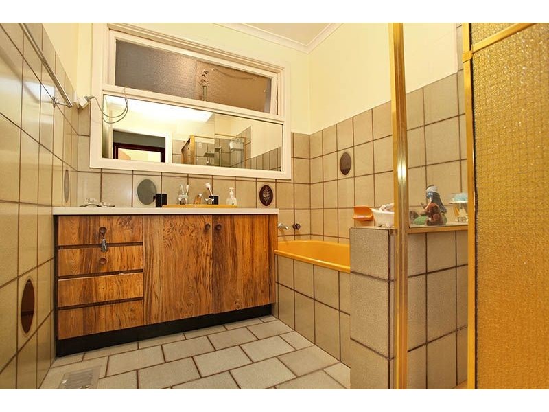 18 Curtin Avenue, Hadfield VIC 3046