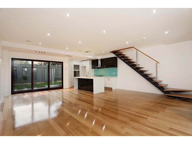 2/14 Newton Street, Glenroy VIC 3046