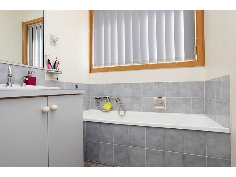 83 Ashleigh Crescent, Meadow Heights VIC 3048