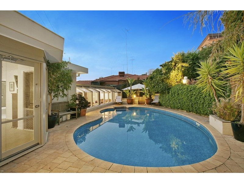 32 Centre Way, Glenroy VIC 3046