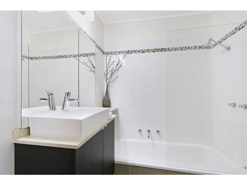 32 Centre Way, Glenroy VIC 3046