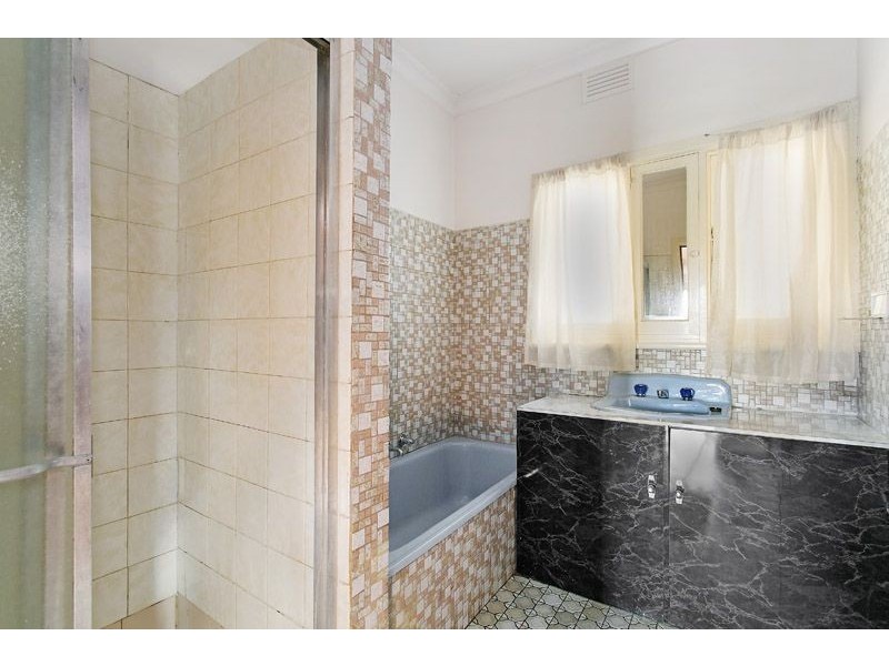 9 Isla Avenue, Glenroy VIC 3046