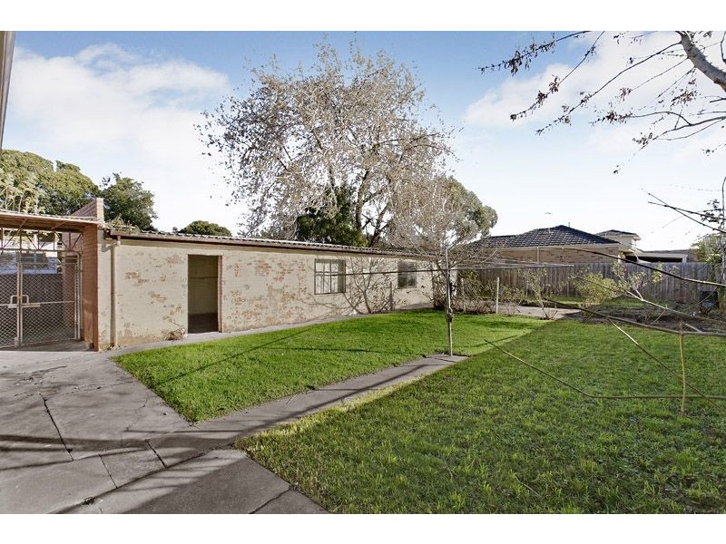 9 Isla Avenue, Glenroy VIC 3046