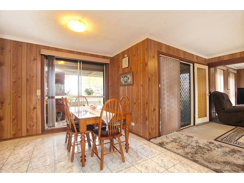 34 Freeland Grove, Jacana VIC 3047