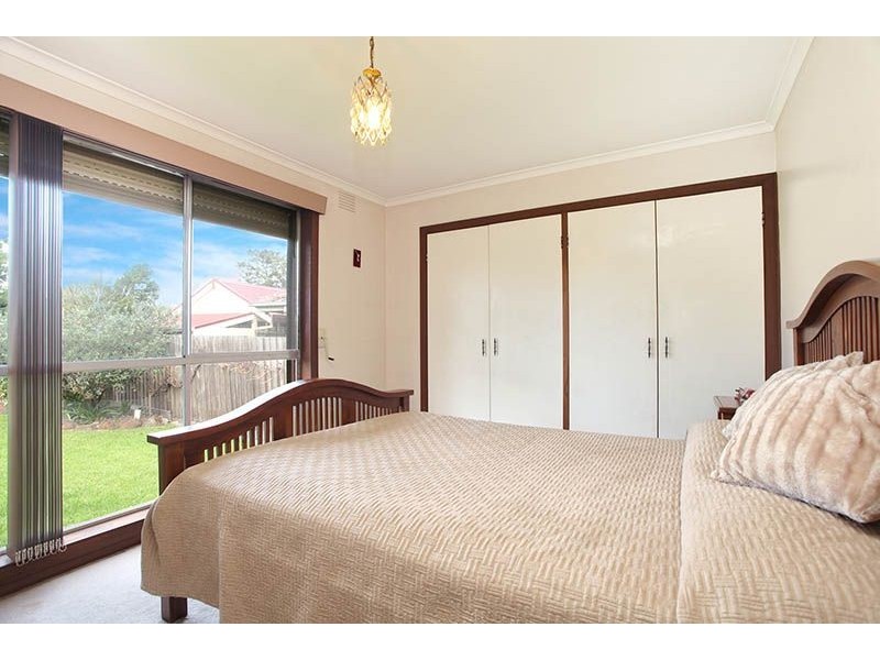 34 Freeland Grove, Jacana VIC 3047