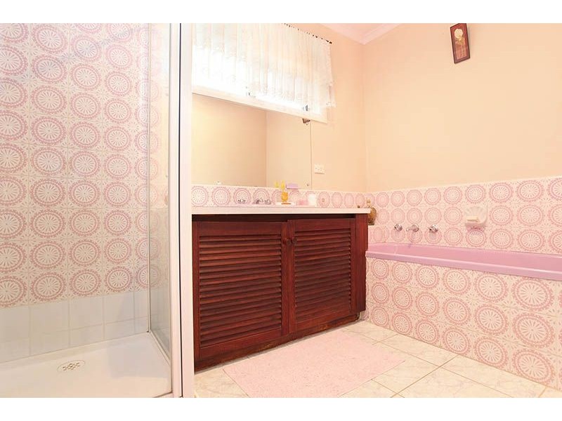 34 Freeland Grove, Jacana VIC 3047