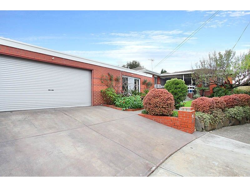 34 Freeland Grove, Jacana VIC 3047