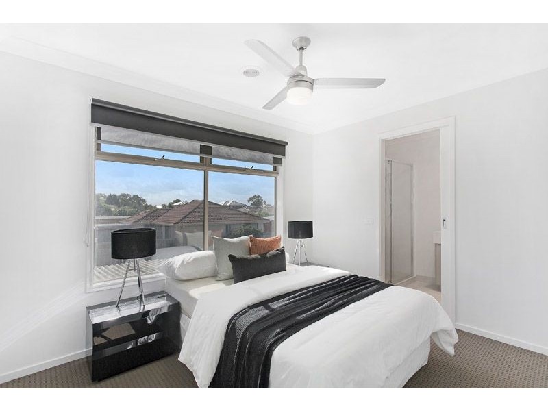 2/2 Maude Avenue, Glenroy VIC 3046