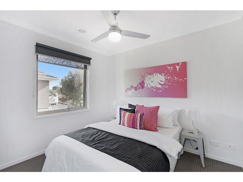 2/2 Maude Avenue, Glenroy VIC 3046