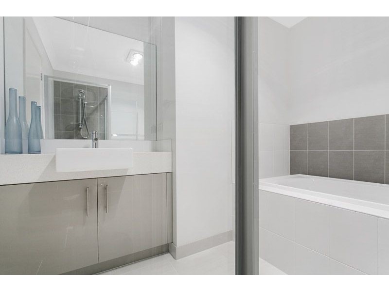 2/2 Maude Avenue, Glenroy VIC 3046