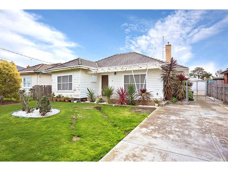 8 Curtin Avenue, Hadfield VIC 3046
