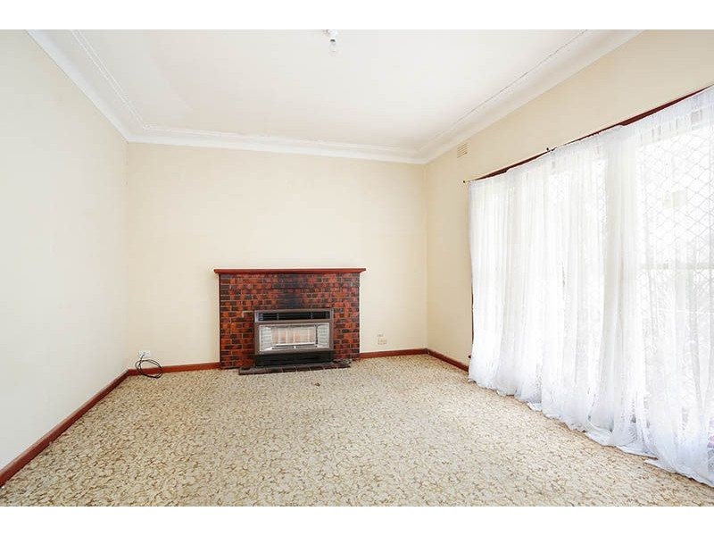 8 Curtin Avenue, Hadfield VIC 3046