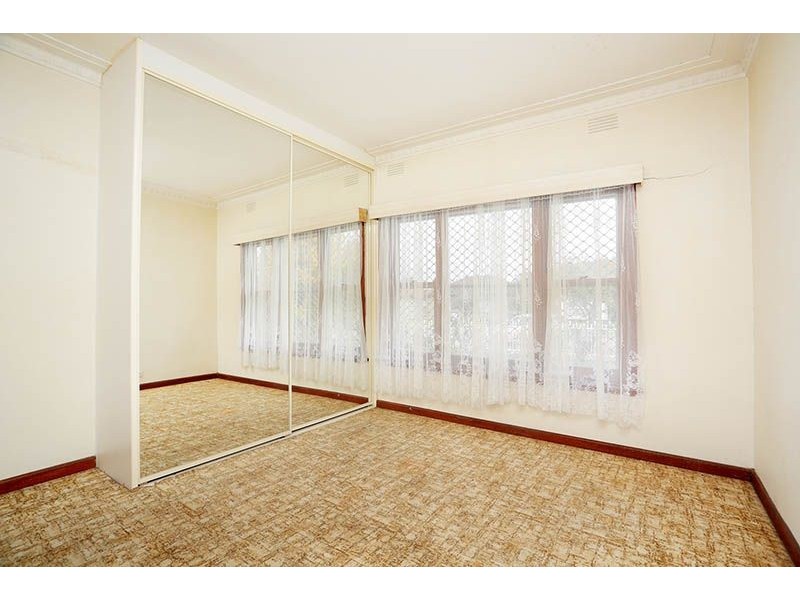 8 Curtin Avenue, Hadfield VIC 3046