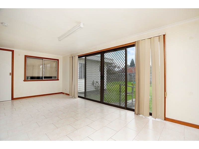 8 Curtin Avenue, Hadfield VIC 3046