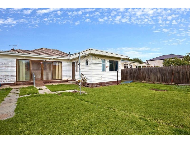8 Curtin Avenue, Hadfield VIC 3046