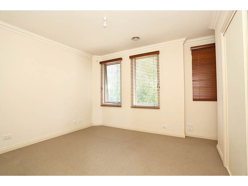 8 Strachan Street, Oak Park VIC 3046