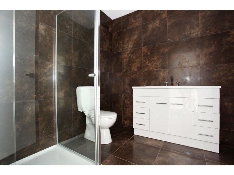 2/15 Maude Avenue, Glenroy VIC 3046