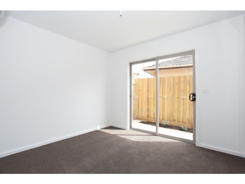 2/15 Maude Avenue, Glenroy VIC 3046