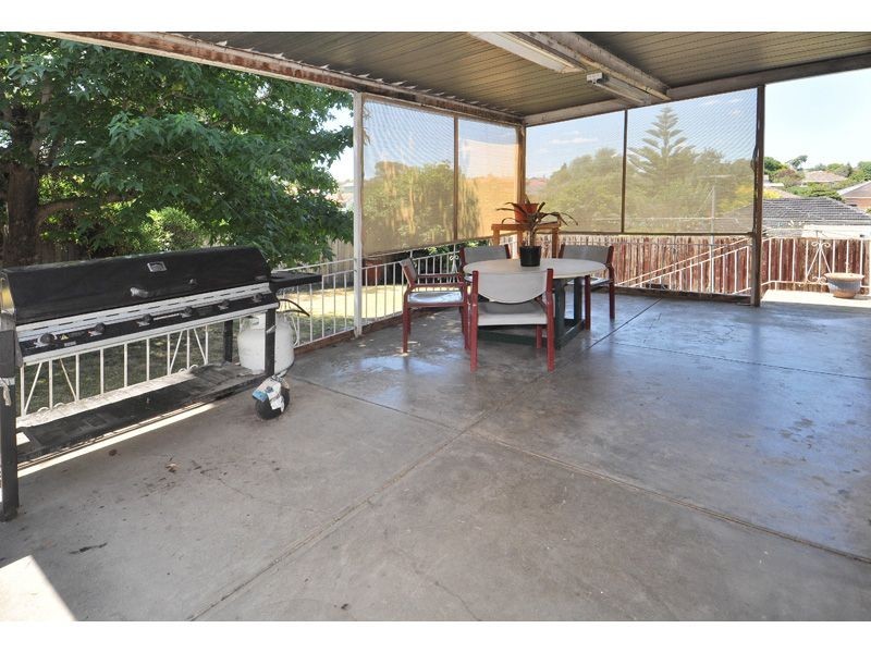 8 Jacaranda Street, Oak Park VIC 3046