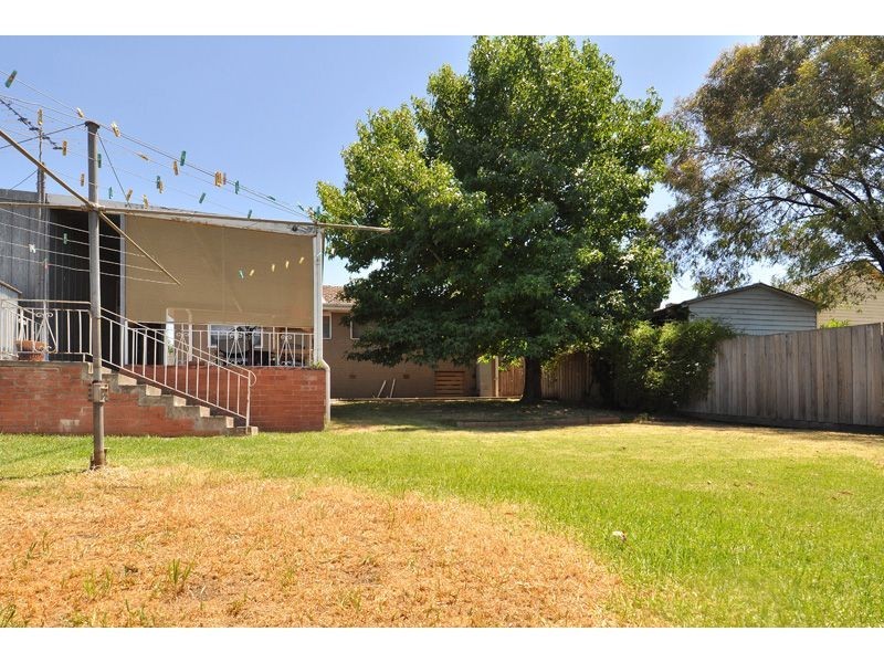 8 Jacaranda Street, Oak Park VIC 3046