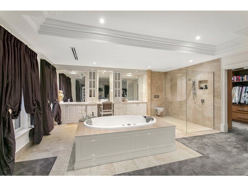 4 Magnolia Street, Oak Park VIC 3046