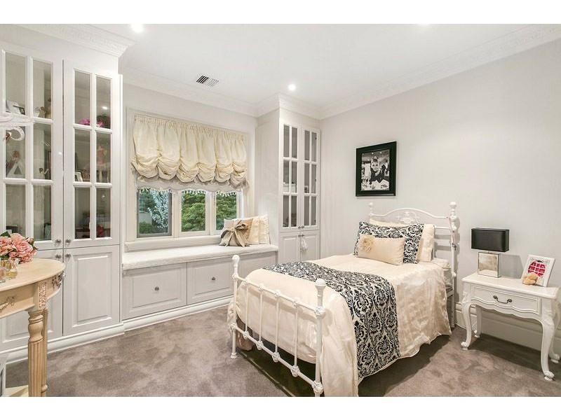 4 Magnolia Street, Oak Park VIC 3046