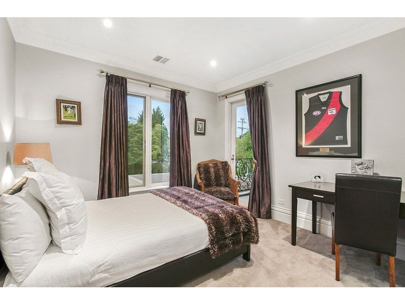 4 Magnolia Street, Oak Park VIC 3046