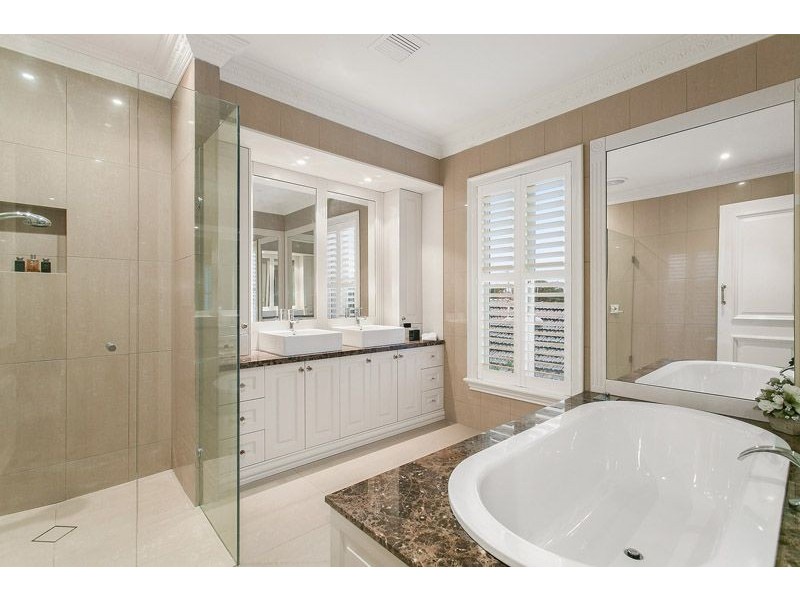 4 Magnolia Street, Oak Park VIC 3046