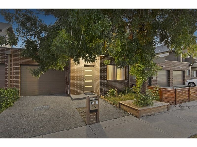 2/19 Arndt Road, Pascoe Vale VIC 3044