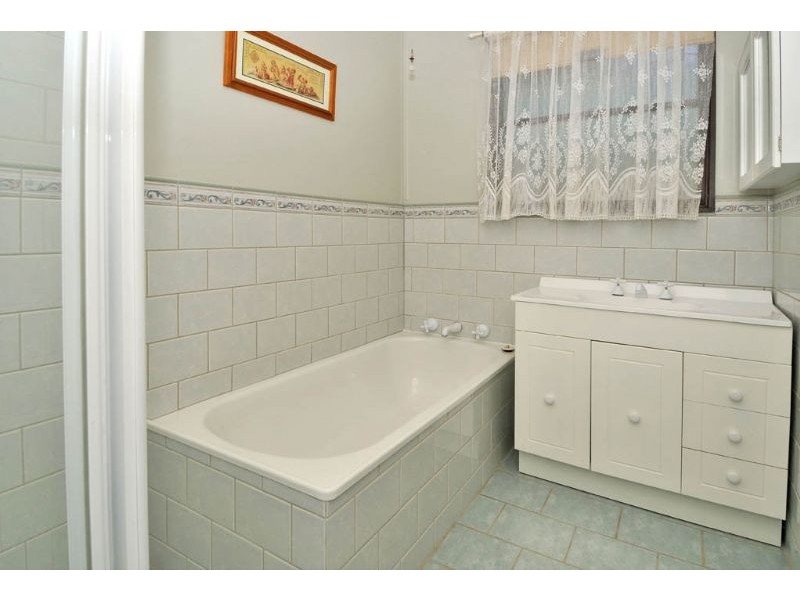 7 Inverleigh Court, Meadow Heights VIC 3048